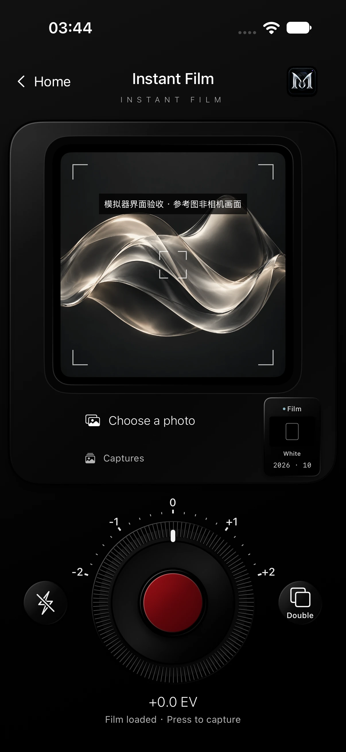 WOMB iPhone 开发版本的即时胶片界面，显示相纸、曝光控制与双重曝光入口